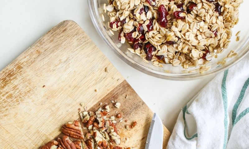 Bổ sung yến mạch vào danh sách thực đơn của mẹ đẻ sữa về nhiều hơn. (Nguồn: Intetnet)