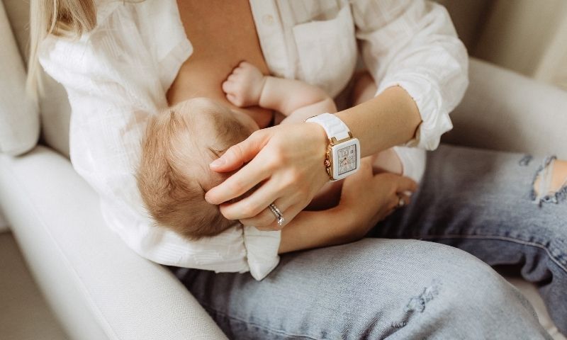 Sữa mẹ là nguồn dinh dưỡng tốt nhất cho sự phát triển toàn diện của trẻ nhỏ. (Nguồn: Internet)