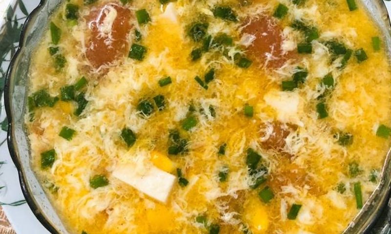 Mỗi ngày ăn 1 bát canh trứng vào sáng sớm sẽ giúp sạch sản dịch sau 4 ngày. (Nguồn: Internet)