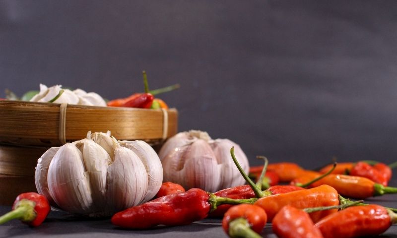 Hạn chế sử dụng tỏi ớt trong các món ăn hằng ngày. (Ảnh: Nguồn Internet)