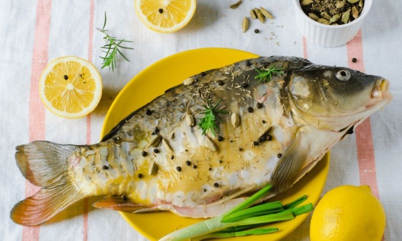 Cá chép thơm ngọt, dùng bồi bổ rất tốt cho mẹ sau sinh. (Ảnh: Nguồn Internet)