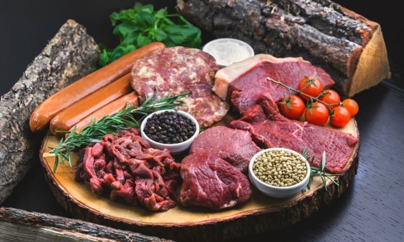 Mẹ sau sinh nên ăn bổ sung thêm các loại thịt để tăng cường năng lượng. (Ảnh: Nguồn Internet)