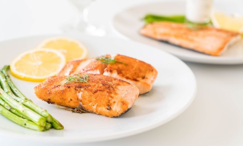 Cá hồi giàu omega 3 và DHA tốt cho não bộ. (Ảnh: Nguồn Internet)