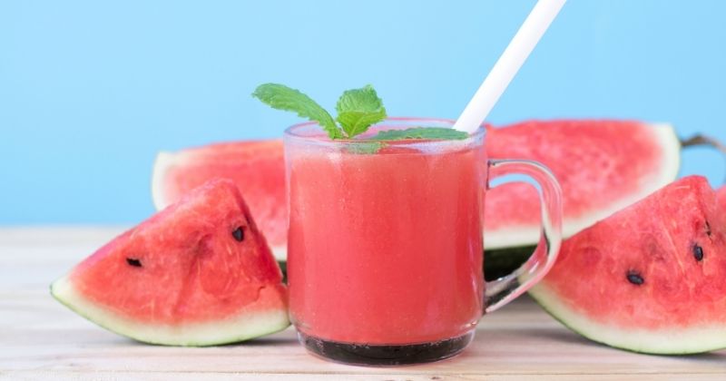 Uống nước dưa hấu mỗi ngày sẽ giúp thanh lọc cơ thể, đốt cháy mỡ thừa hiệu quả (Ảnh: Sưu tầm Internet)