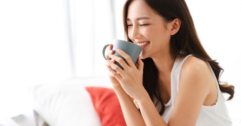 Uống sữa bắp giúp mẹ giảm căng thẳng, stress sau sinh (Ảnh: Sưu tầm Internet)