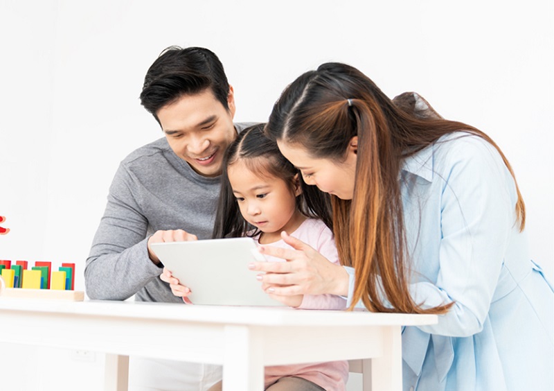 Sự đồng hành của ba mẹ rất quan trọng. (Ảnh: Sưu tầm Internet)