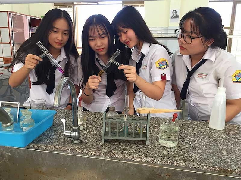 Bài tập về muối nitrat SGK Hóa học 11 kèm lời giải chi tiết. (Ảnh: Sưu tầm Internet)