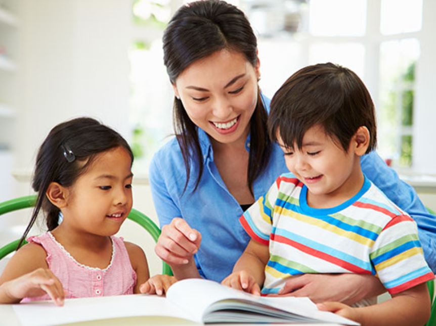 Luyện nghe nghe tiếng Anh lớp 5 theo chương trình ở trường thường đơn giản, dễ ghi điểm với thầy cô. (Ảnh: Sưu tầm Internet)