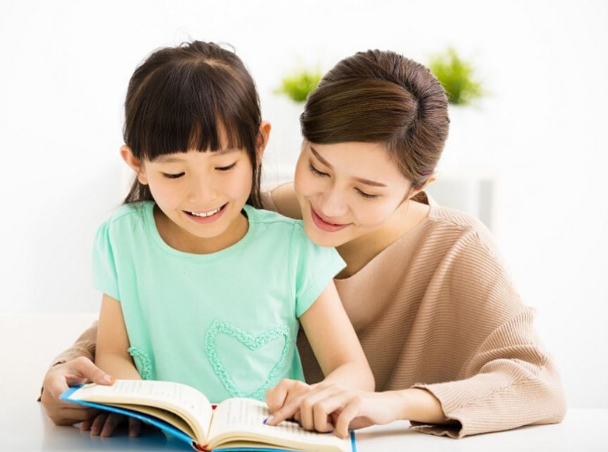 Luyện nghe tiếng Anh lớp 5 theo chủ đề giúp trẻ thêm hứng thú. (Ảnh: Hoctot.hocmai.vn)