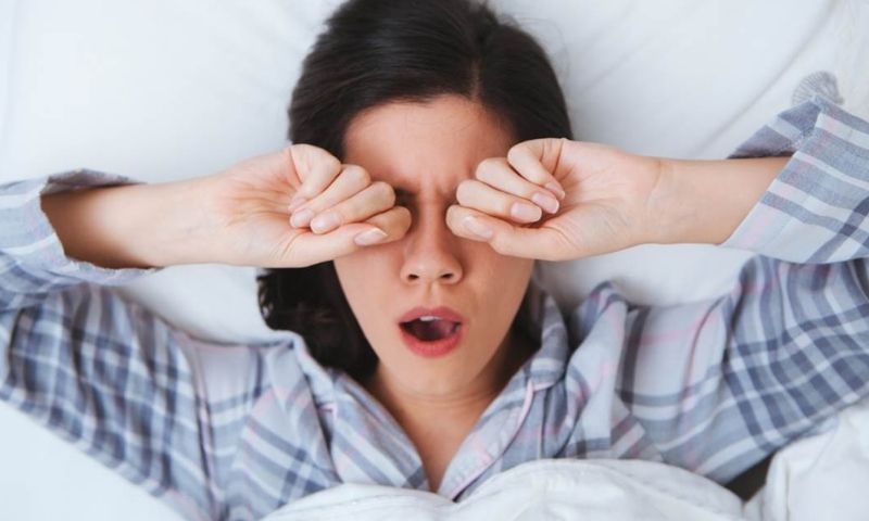 Thiếu ngủ là nguyên nhân khiến mẹ bị gầy. (Ảnh: Sưu tầm Internet)