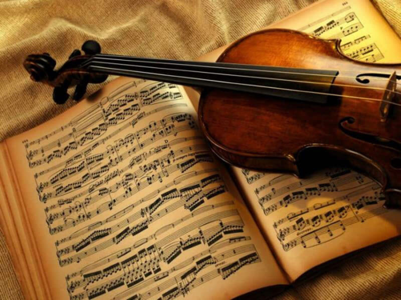 Ngoài nhạc Phật giáo cho thai nhi thì mẹ có thể lựa chọn nhạc cổ điển. (Ảnh: Sưu tầm Internet)