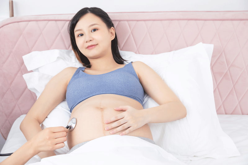 Nhạc thai giáo mang đến rất nhiều lợi ích cho mẹ và bé. (Ảnh:Lovepik.com)