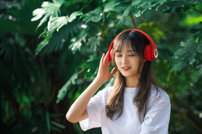 Thể loại nhạc thai giáo mang đến nhiều lợi ích cho mẹ và con. (Ảnh:Lovepik.com)