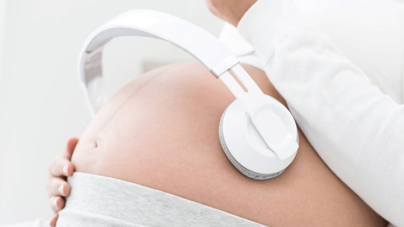 Mẹ nên lựa chọn thời điểm nghe nhạc thai giáo Mozart thích hợp. (Ảnh: Sưu tầm Internet)