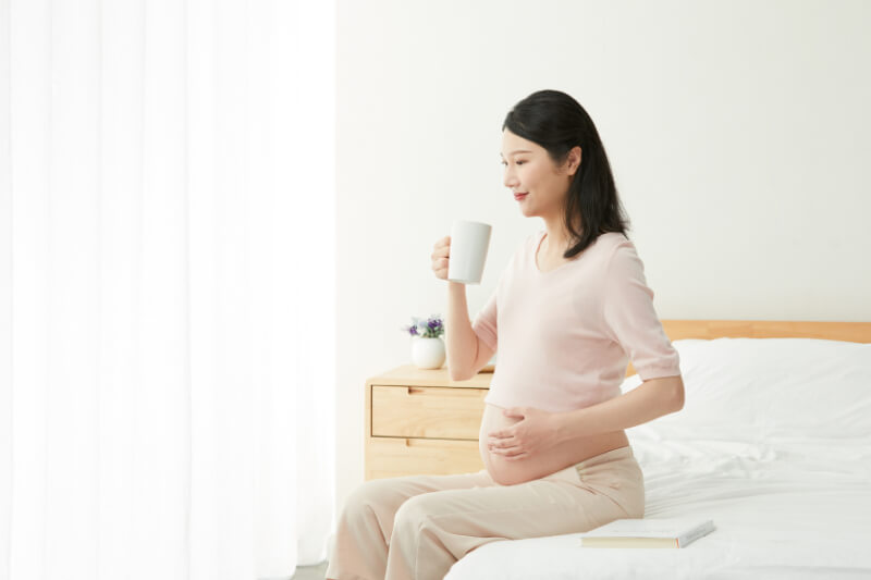 Ăn uống và bổ sung đủ chất để con phát triển tốt nhất(Ảnh: Sưu tầm Internet)