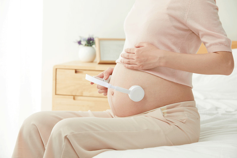 Thai giáo âm thanh hiện được đánh giá là phương pháp mang đến nhiều lợi ích cho cả mẹ và bé. (Ảnh:Lovepik.com)