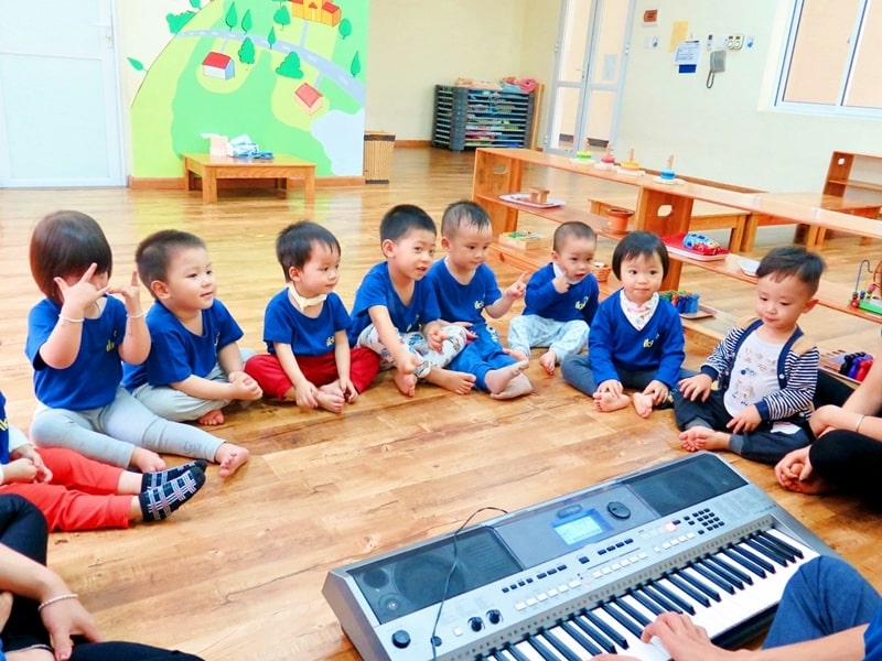 Lựa chọn nhạc dễ hát dễ nghe để các bé dễ dàng học hỏi (Ảnh: Sưu tầm Internet)