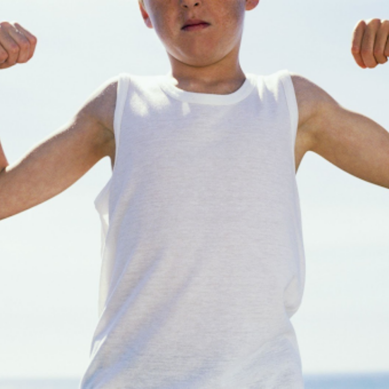 Trẻ 10 tuổi đi học (Nguồn: Báo Soha)