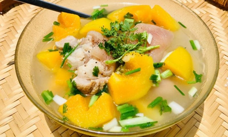 Canh chân giò hầm đu đủ. (Nguồn: Internet)