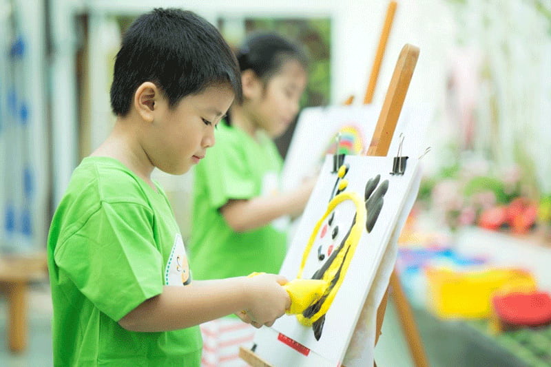 Trẻ học phương pháp Reggio Emilia giúp con phát triển toàn diện. (Ảnh: Sưu tầm Internet)