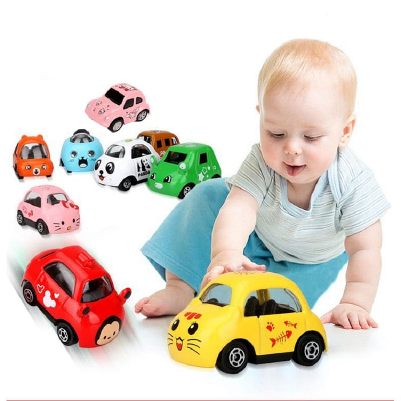 Trẻ có những giây phút vui chơi bổ ích bên đồ chơi ô tô. (Ảnh: Sưu tầm Internet)