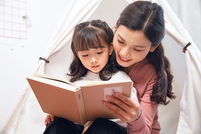 Khuyến khích trẻ đặt câu hỏi “Tại sao” và những câu hỏi mở. (ảnh: Sưu tầm internet)