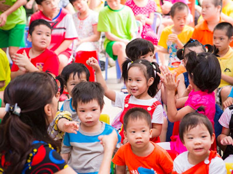 Tạo môi trường an toàn và thuận lợi để trẻ phát triển tối ưu (Ảnh: Sưu tầm internet)