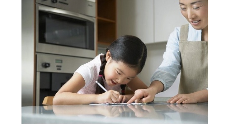 Việc bố mẹ đồng hành cùng con rất quan trọng. (Ảnh: Sưu tầm internet)