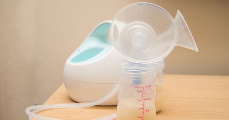 Phễu hút sữa thường có cấu tạo hai phần: mặt phễu và ống dẫn. (Ảnh: Sưu tầm Internet)