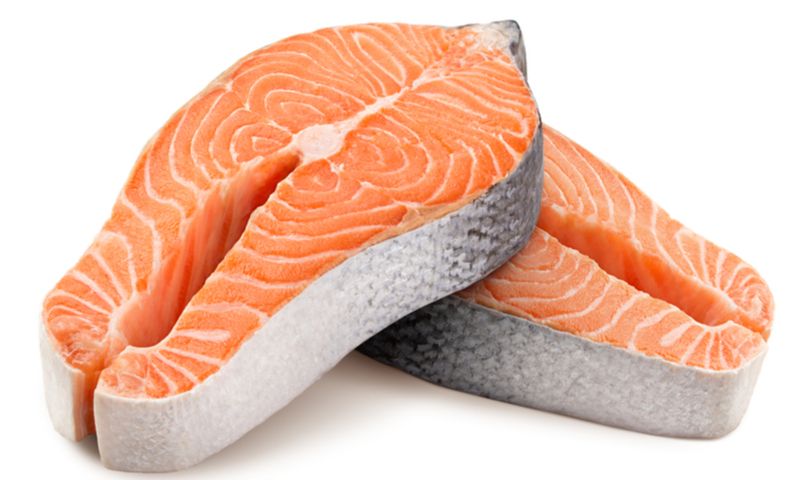 Cá hồi chứa Omega 3 giúp giảm lão hóa, giảm cholesterol cho cơ thể. (Nguồn: Internet)