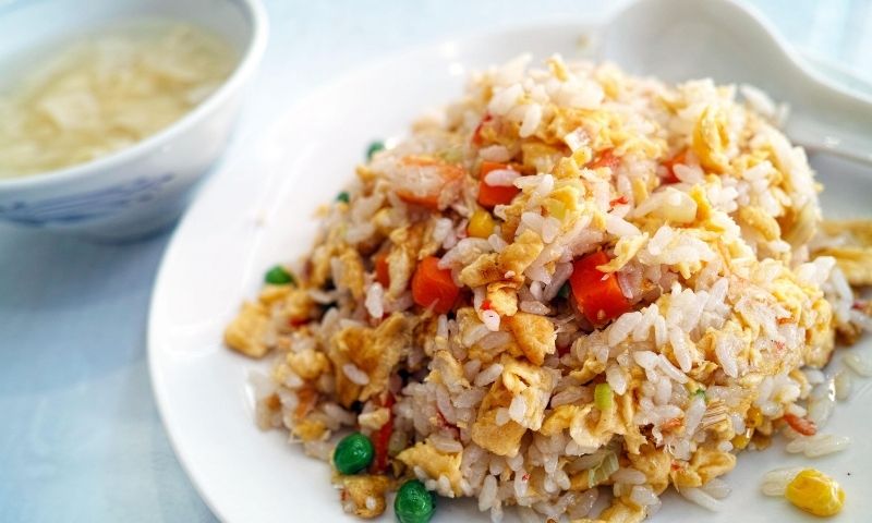 Ăn cơm giúp mẹ no lâu hơn, bổ sung thêm lượng cacbonhydrat cần thiết. (Nguồn: Internet)