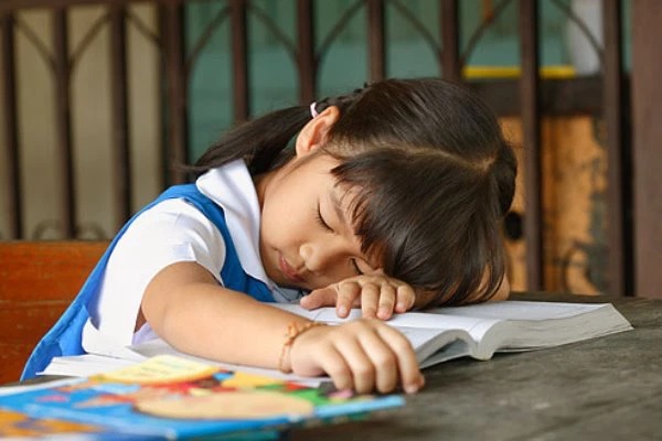 Bé gặp khó khăn trong quá trình học tập (Nguồn ảnh: Sưu tầm internet)