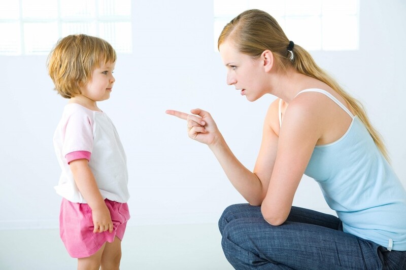 Luôn phàn nàn mỗi khi bé làm bài sai. (Ảnh: Sưu tầm internet)