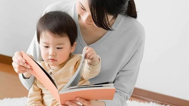 Bố mẹ nên đồng hành, giao tiếp với trẻ nhiều hơn. (ảnh: Sưu tầm internet)