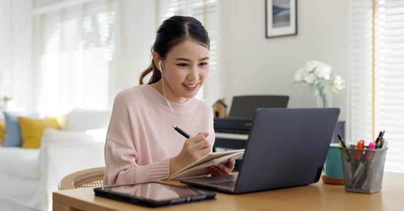 Tăng khả năng tư duy, phát triển kỹ năng nghe hiểu hiệu quả với Dictation. (Ảnh: Sưu tầm internet)