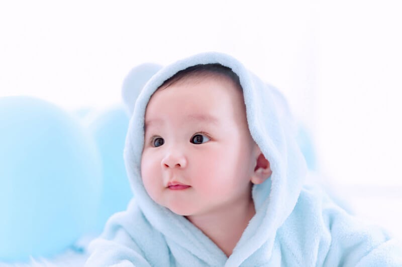 Lứa tuổi này bé cũng đã lĩnh hội dần dần ngôn ngữ. (Ảnh: Sưu tầm Internet)