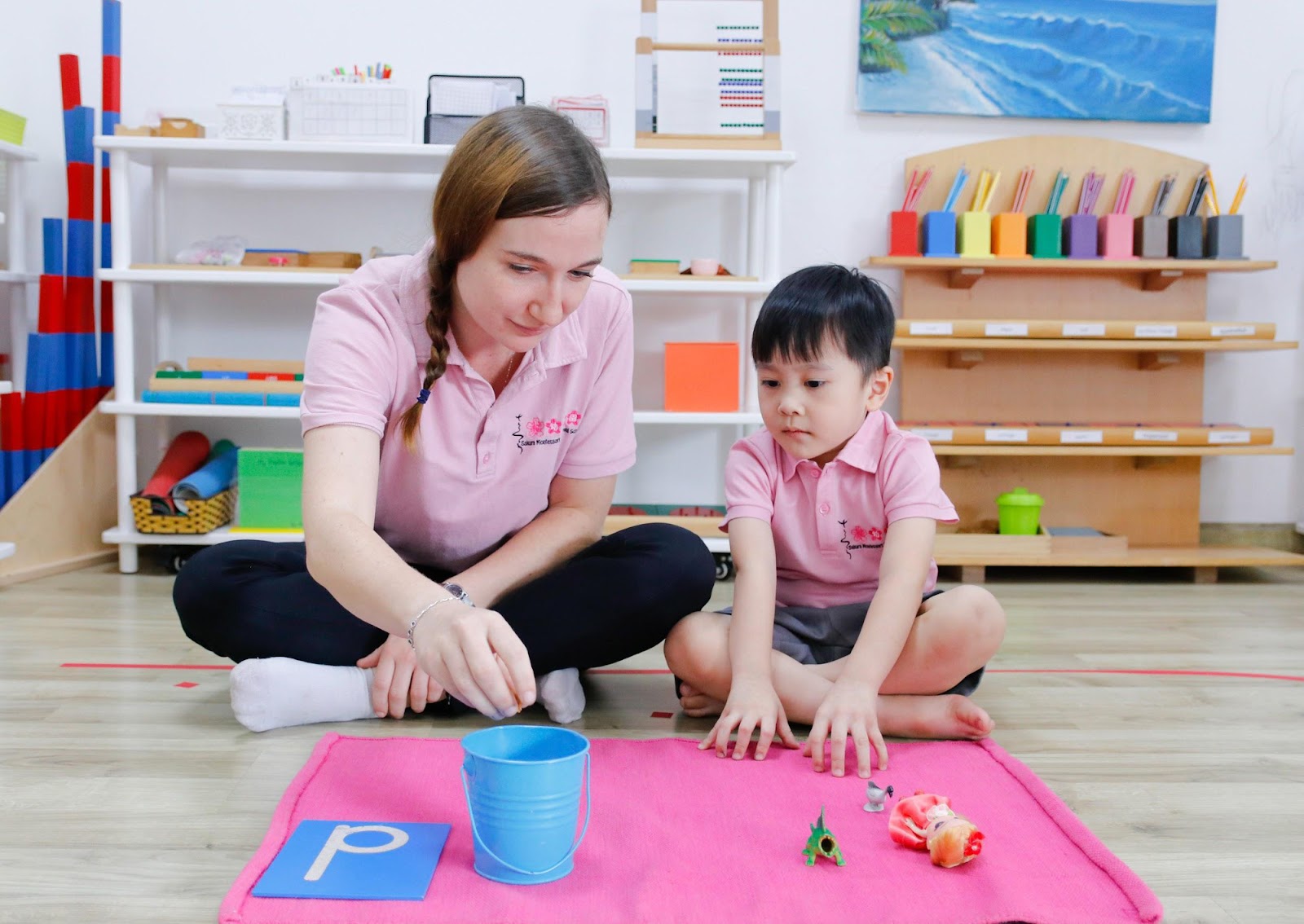 Phương pháp giáo dục phát triển toàn diện cho trẻ Montessori. (Ảnh: akuramontessori.edu.vn) 