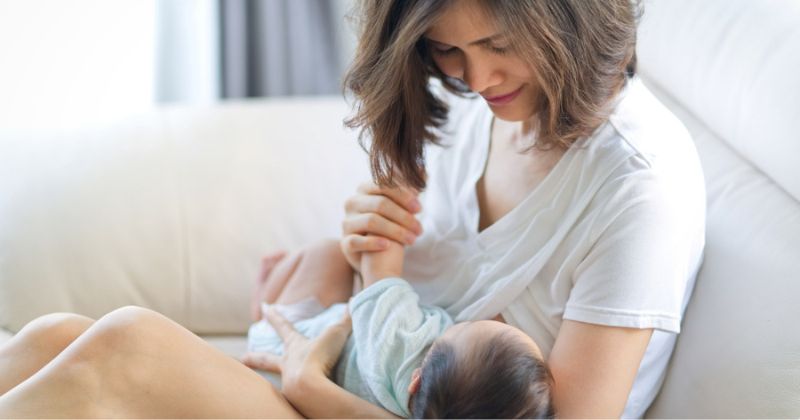 Duy trì tinh thần vui vẻ để kích sữa tốt hơn. (Ảnh: Sưu tầm Internet)