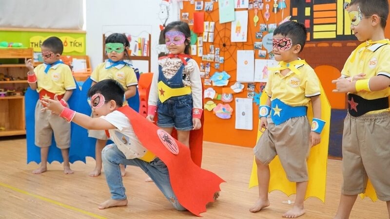 Trẻ được học với các giác quan. (Ảnh: Sưu tầm Internet)