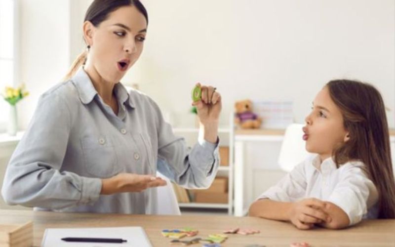 Dạy trẻ đánh vần đơn giản cùng các chữ cái (Ảnh: Sưu tầm Internet)