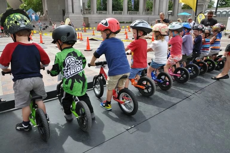 Xe đạp là món quà yêu thích của nhiều bé trai. (Ảnh: Sưu tầm internet)