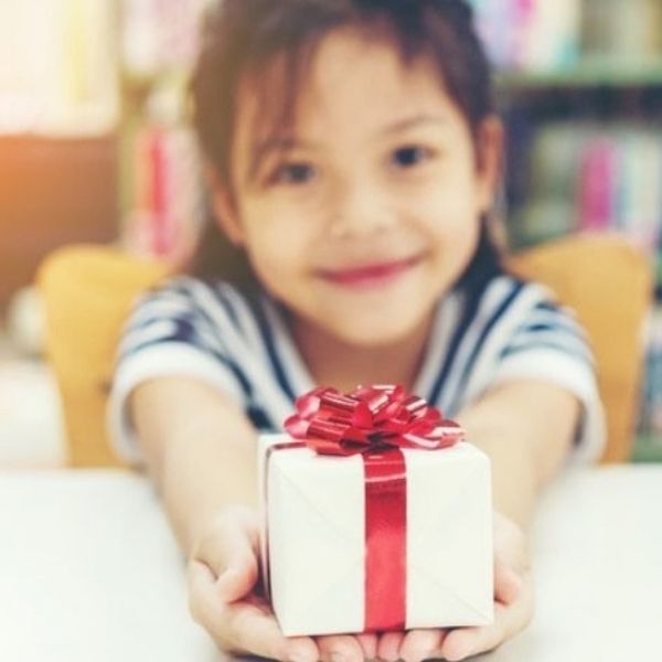 Chọn quà dựa trên sở thích của trẻ. (Ảnh: Sưu tầm internet)