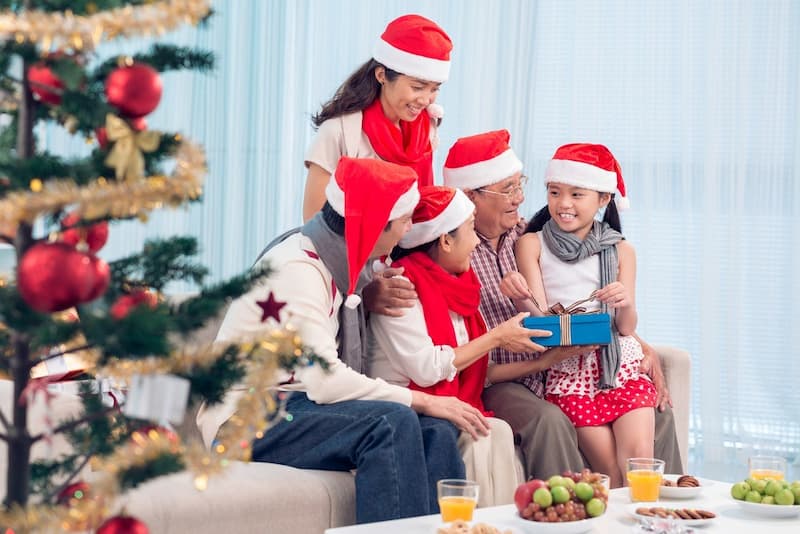 Hoạt động vui chơi đêm Giáng Sinh cho trẻ. (Ảnh: sưu tầm internet)