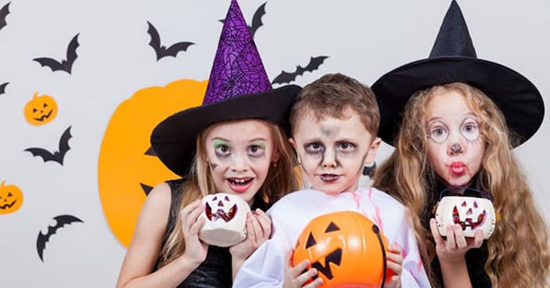 Lưu ý khi chọn quà Halloween cho bé, ba mẹ nên biết. (Ảnh: sưu tầm internet)