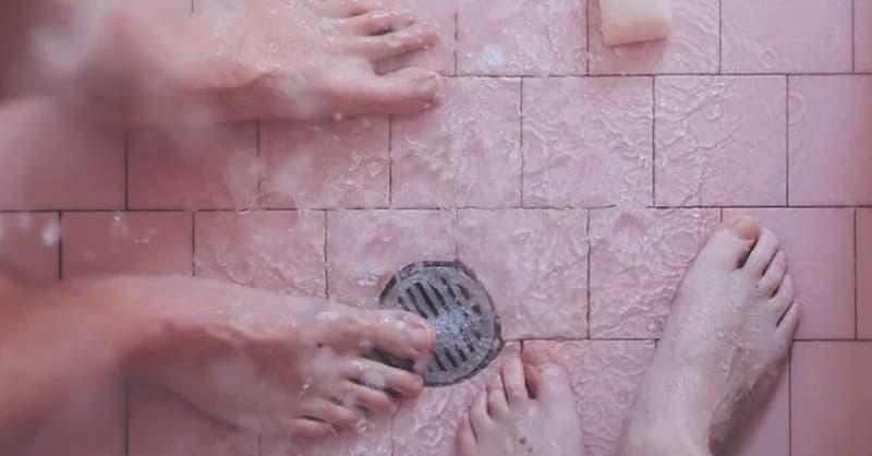 Vệ sinh trước và sau khi quan hệ. (Ảnh: Internet)