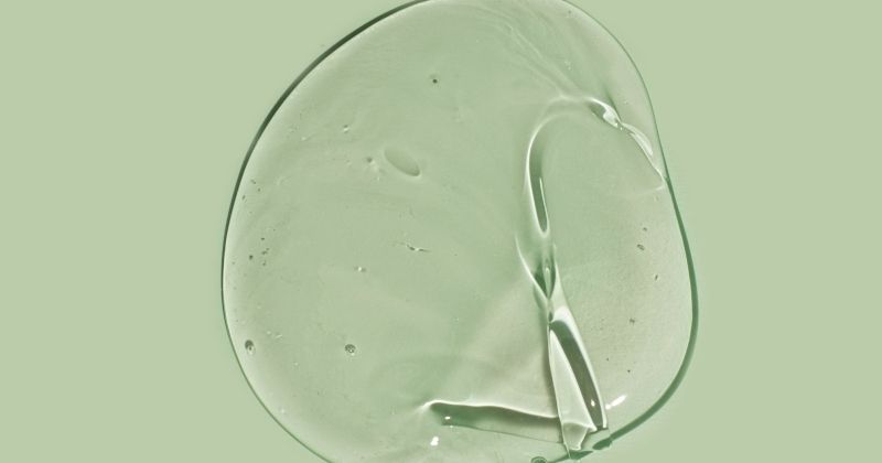 Sử dụng gel bôi trơn giúp quan hệ thuận lợi hơn (Ảnh: Sưu tầm Internet)