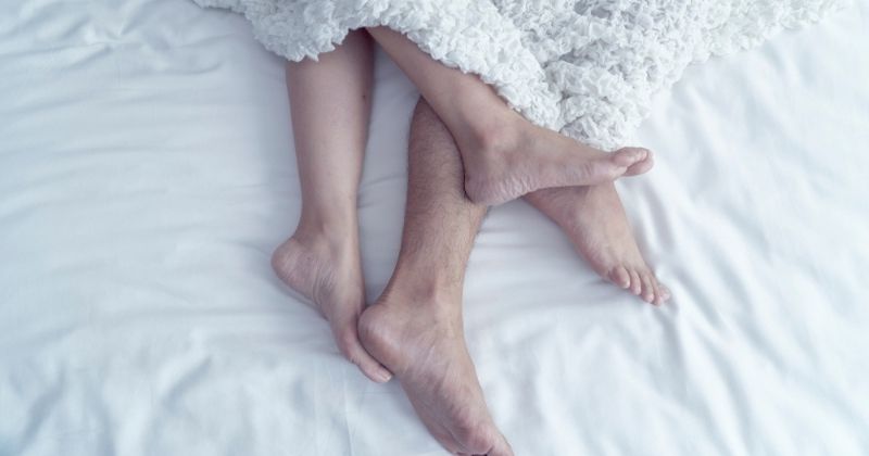 Mẹ nên kiêng cữ quan hệ sau sinh để đảm bảo an toàn sức khỏe (Ảnh: Sưu tầm Internet)