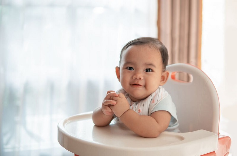 Mẹ hãy kiên trì với con trong hành trình ăn dặm. (Ảnh: Sưu tầm Internet)