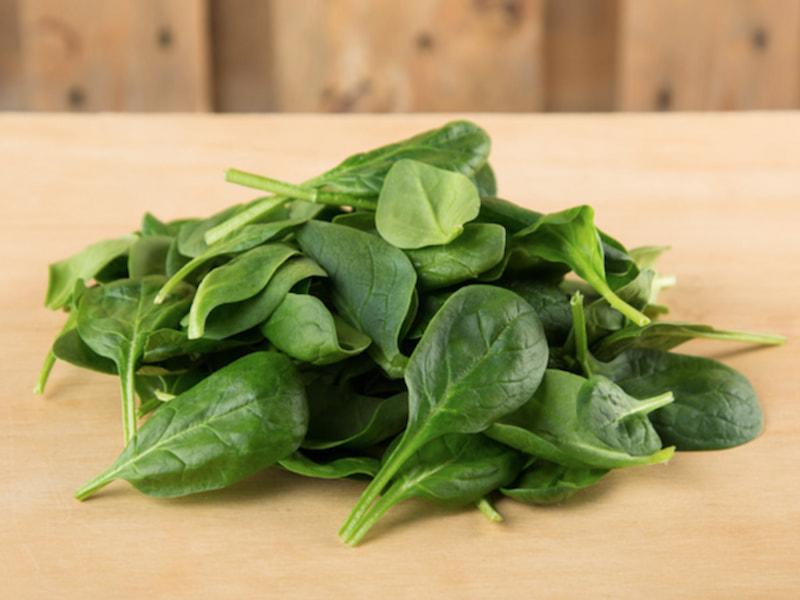 Giống các nhóm rau có màu xanh đậm khác, rau chân vịt chứa một lượng chất xơ cần thiết cho cho cơ thể. (Ảnh: Sưu tầm Internet)