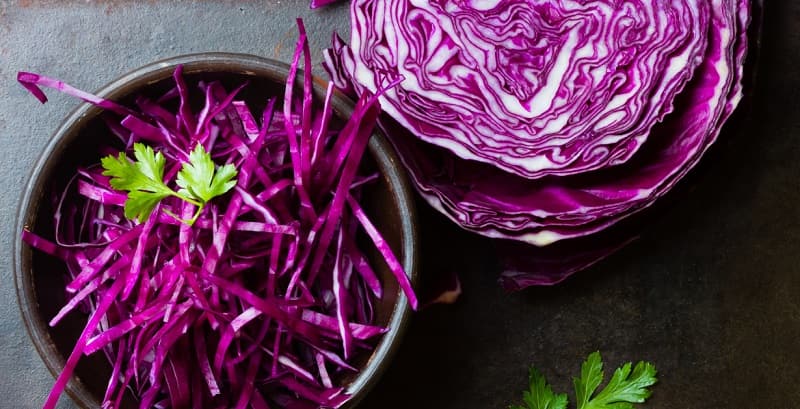 Bắp cải đỏ làm salad trộn rất ngon. (Ảnh: Sưu tầm Internet)